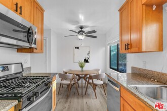 8933 Cadillac Ave in Los Angeles, CA - Building Photo - Building Photo