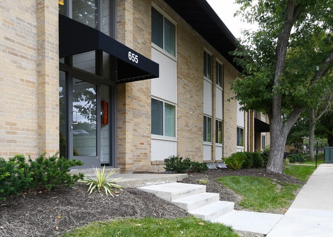 Crane Village Apartments in Pittsburgh, PA - Foto de edificio - Building Photo
