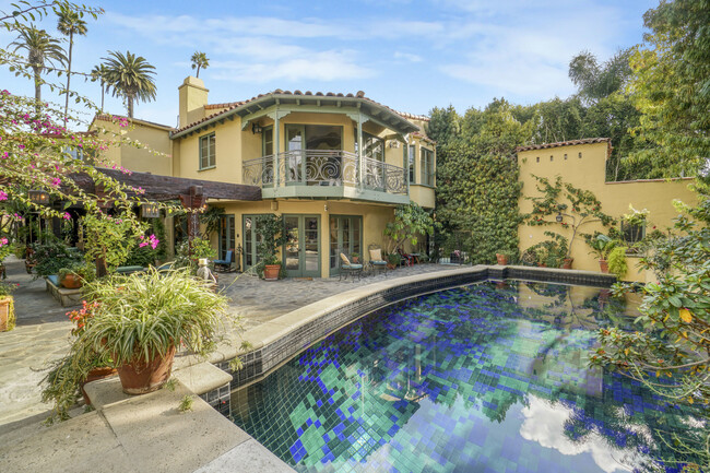 property at 707 N Bedford Dr