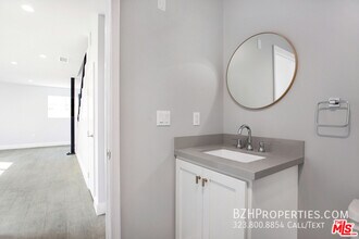 6032 Romaine St in Los Angeles, CA - Building Photo - Building Photo