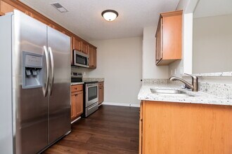 9435 Darren Cir S in Cordova, TN - Foto de edificio - Building Photo