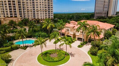 6501 Crown Colony Pl in Naples, FL - Foto de edificio - Building Photo