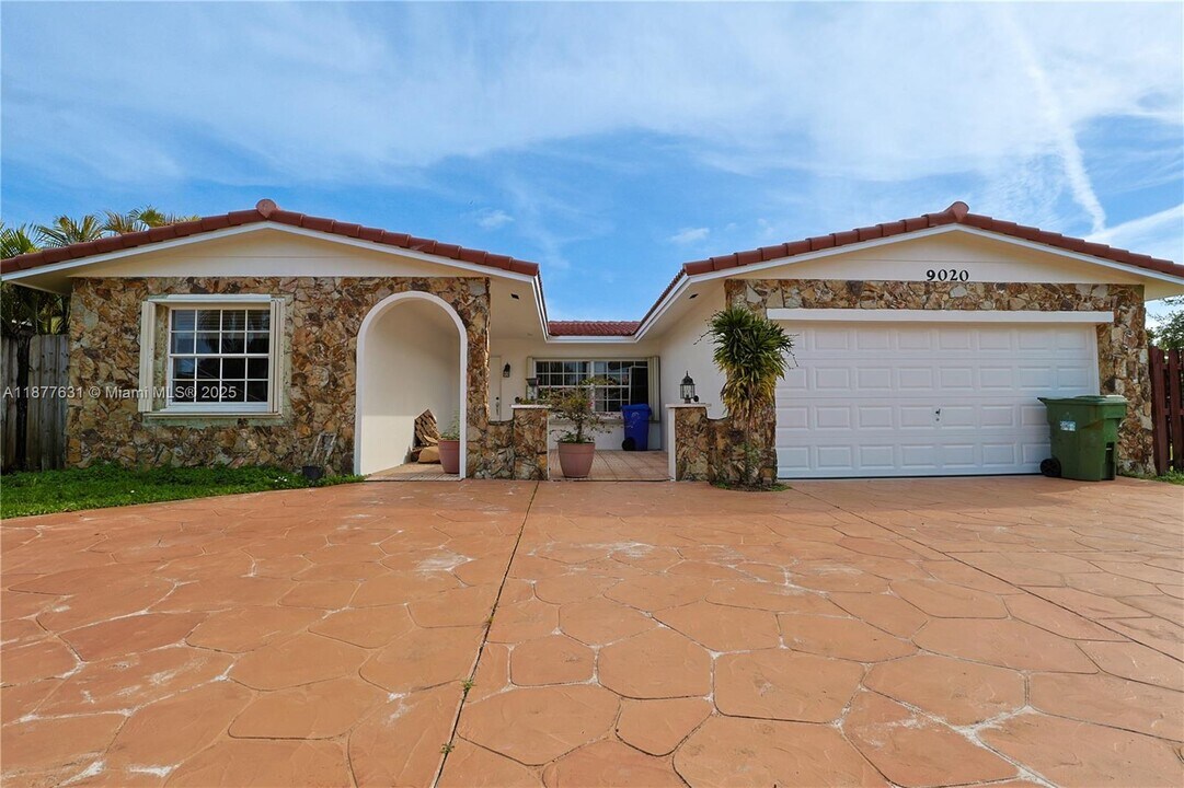 9020 NW 21st Ct in Pembroke Pines, FL - Building Photo