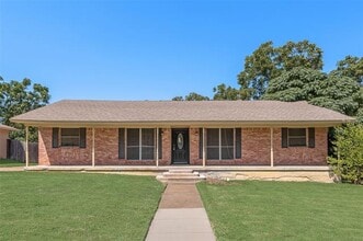 914 British Blvd in Grand Prairie, TX - Building Photo - Building Photo
