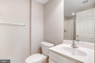 213 Oak Knoll Terrace in Rockville, MD - Building Photo - Building Photo