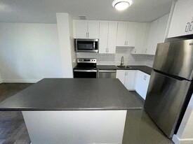 6 Auburndale Ct Apartments