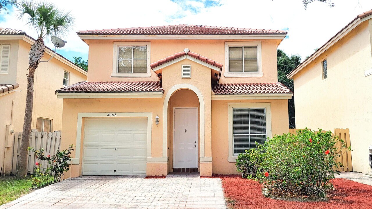 4088 Lake Tahoe Cir in West Palm Beach, FL - Building Photo