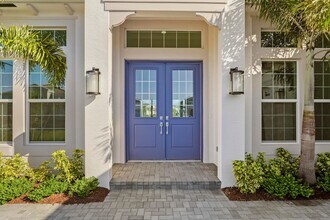 14823 Wildwood Cir in Westlake, FL - Foto de edificio - Building Photo