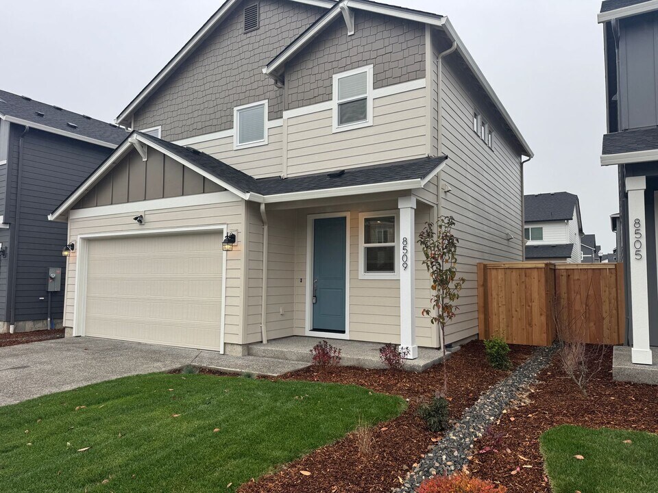 8509 NE 133rd Ave in Orchards, WA - Building Photo