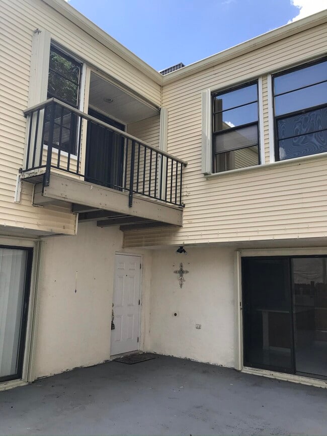 property at 1625 Shaker Cir