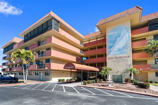 19701 Gulf Blvd in Indian Shores, FL - Foto de edificio - Building Photo