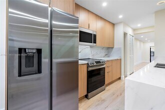 11551 Royal Palm Blvd in Coral Springs, FL - Building Photo - Building Photo