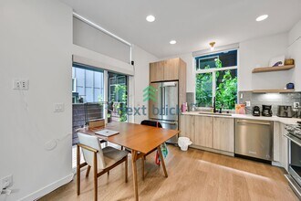 704 McGraw St in Seattle, WA - Building Photo - Building Photo