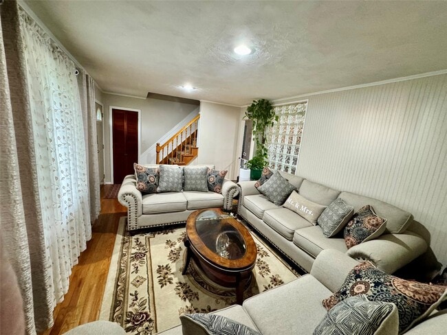 318 Arlene Dr in East Meadow, NY - Building Photo - Building Photo