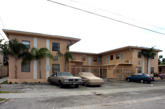 2070 Lincoln Ave in Opa Locka, FL - Building Photo - Building Photo