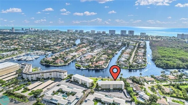 230 N Federal Hwy in Deerfield Beach, FL - Foto de edificio - Building Photo
