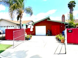 4753 Calle Estrella in Oceanside, CA - Building Photo