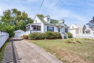 3465 E Bonner Dr in Norfolk, VA - Building Photo