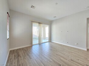 8090 Ancient Oaks Ave in Las Vegas, NV - Building Photo - Building Photo