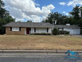 2661 Oxford Ave in San Angelo, TX - Building Photo