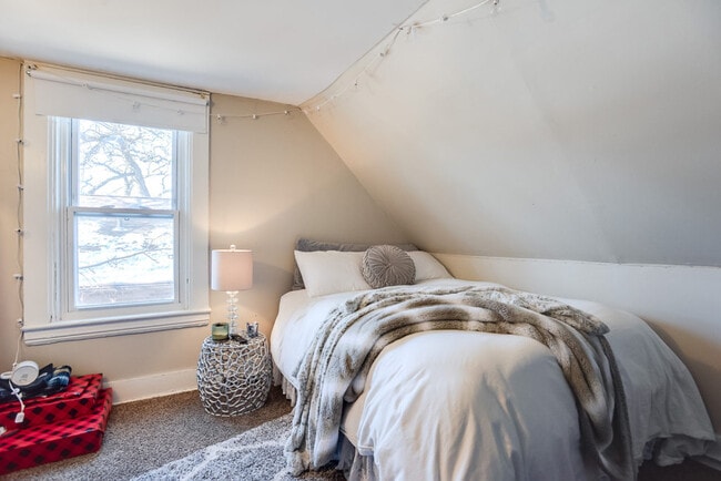 425 12th Ave SE, Unit 2 in Minneapolis, MN - Foto de edificio - Building Photo