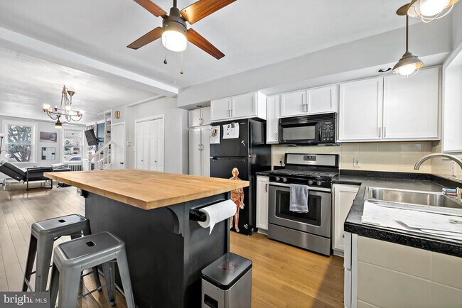 2141 Montrose St in Philadelphia, PA - Building Photo - Building Photo