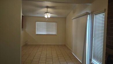 8956 Red Leaf Way in Sacramento, CA - Building Photo - Building Photo