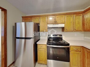 328 Shenandoah Dr in Raymore, MO - Building Photo - Building Photo