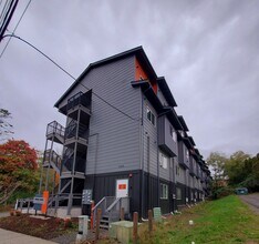 Kendal Court Apartments, 2 Bedroom, 1 Bath... in Bellingham, WA - Building Photo - Building Photo