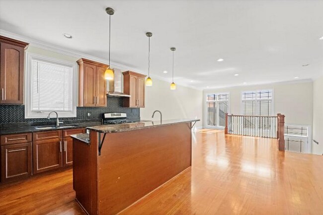 2415 W Palmer St in Chicago, IL - Building Photo - Building Photo