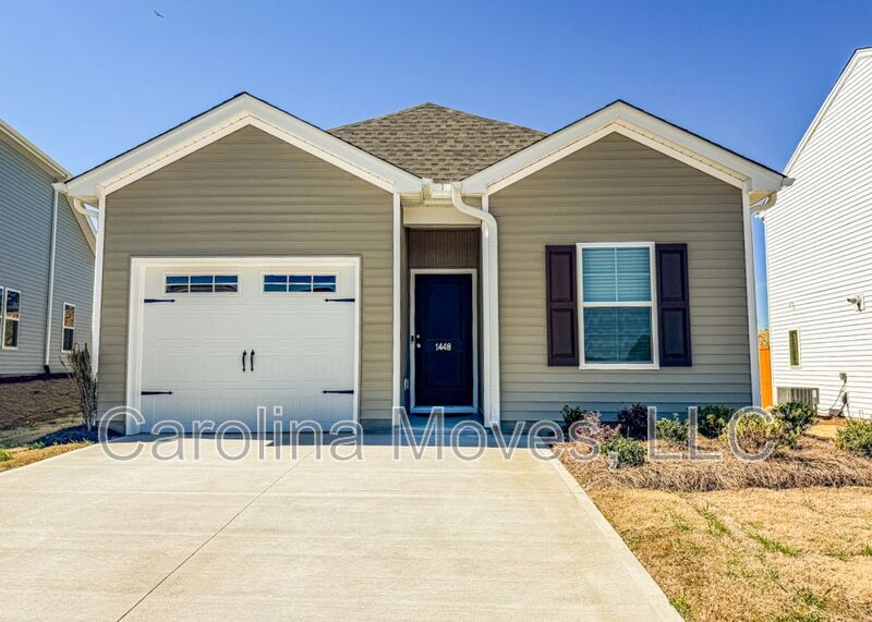 1448 Donhill Dr in Greer, SC - Building Photo