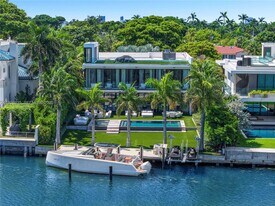 5501 Pine Tree Dr in Miami Beach, FL - Building Photo