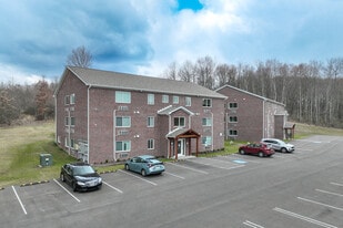 Hampshire Estates Apartments and Self Storage in Gibsonia, PA - Building Photo
