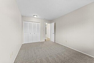 23700 W Warren Ave in Dearborn Heights, MI - Building Photo - Building Photo