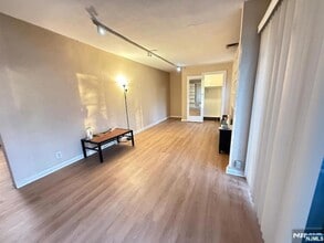 272 Frances St in Teaneck, NJ - Foto de edificio - Building Photo