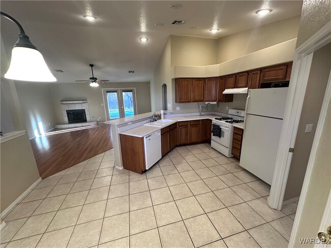 2980 Camino Encanto in Bullhead City, AZ - Building Photo - Building Photo