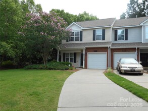 15519 Stronvar House Ln in Charlotte, NC - Building Photo - Building Photo