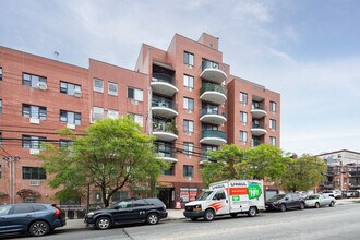 136-16 35th Ave in Flushing, NY - Building Photo - Building Photo