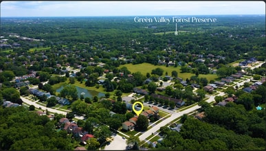 7S485 Lynn Dr in Naperville, IL - Foto de edificio - Building Photo