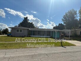 1699 Weybridge St in Deltona, FL - Building Photo