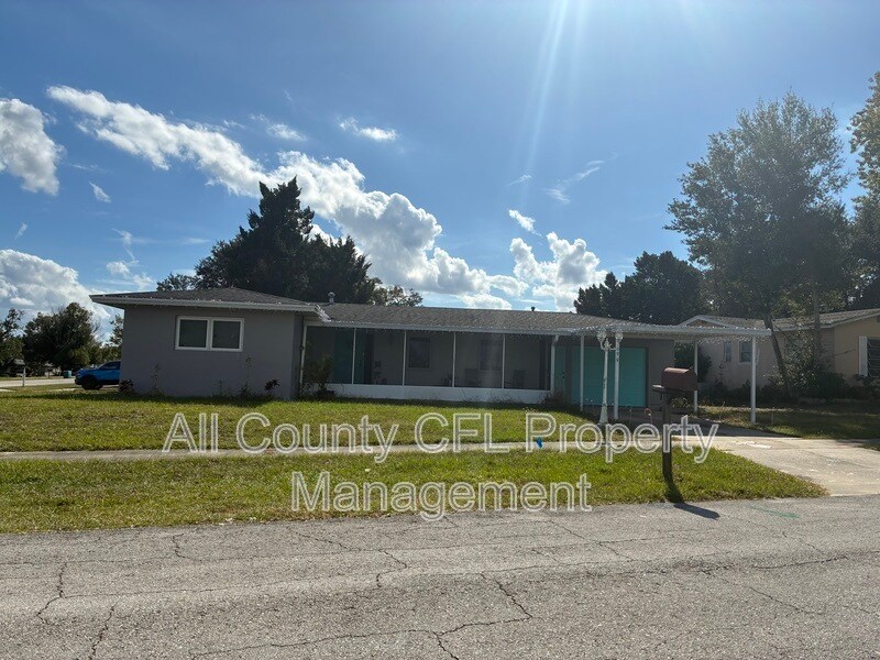 1699 Weybridge St in Deltona, FL - Building Photo