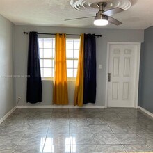 337 Phippen Waiters Rd in Dania Beach, FL - Building Photo - Building Photo