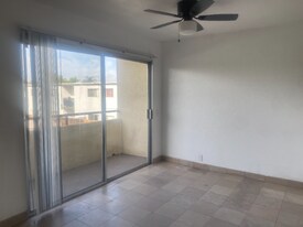 390 E Madison Ave in El Cajon, CA - Building Photo