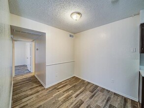 209 S Beverly St in Crowley, TX - Building Photo - Building Photo