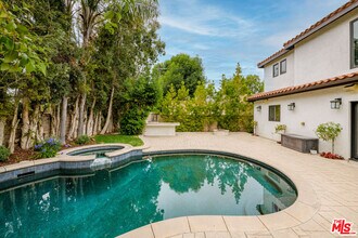 2627 Castle Heights Pl in Los Angeles, CA - Building Photo - Building Photo