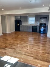 528 Chapel St, Unit Apartment C in New Haven, CT - Building Photo - Building Photo