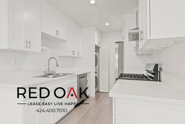 1489 S Canfield Ave, Unit 204 in Los Angeles, CA - Building Photo - Building Photo