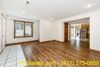 1257 E Lakewood St in Springfield, MO - Building Photo - Building Photo