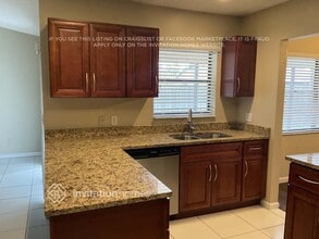 162 Parkwood Dr in Royal Palm Beach, FL - Building Photo - Building Photo