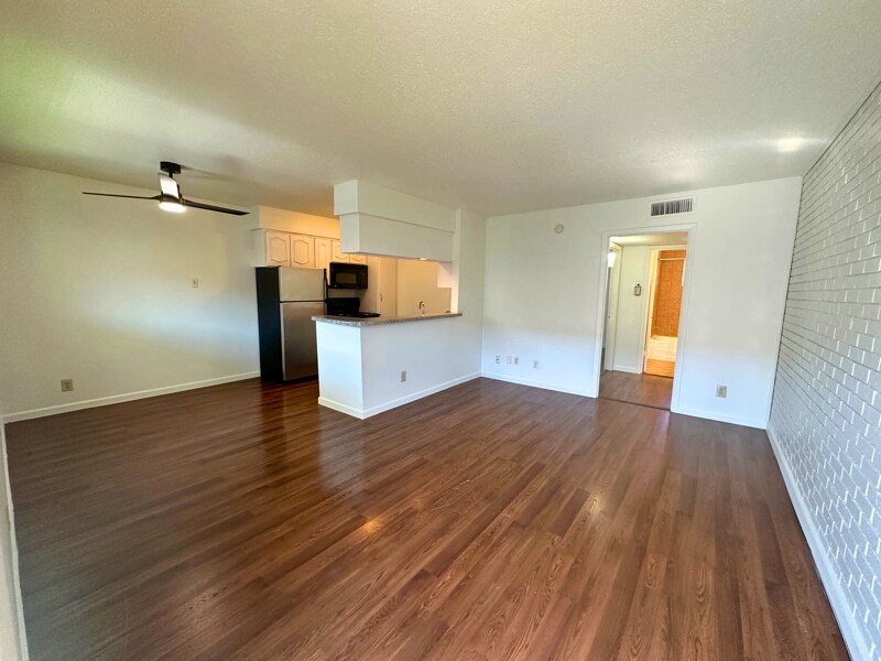 5221 Bonita Ave, Unit 205 in Dallas, TX - Building Photo